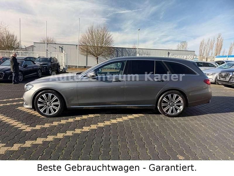 Gebraucht Mercedes E300 245 PS (180 kW) 2019 Selenitgrau Kombi