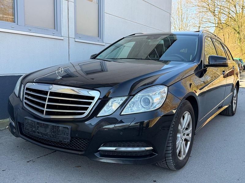 Gebraucht Mercedes E220 Avantgarde 170 PS (125 kW) 2012 Schwarz Kombi