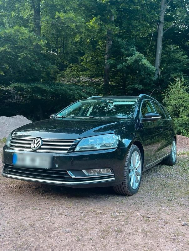 Schwarz Gebraucht 2011 VW Passat Kombi | 4.150 € (Fairer Preis) - Bild 1/4
