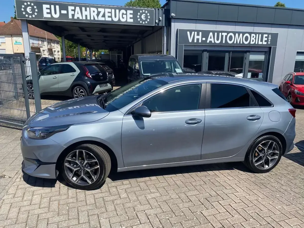Usado Kia Ceed 140 CV (102 kW) 2025 Plateado Utilitario
