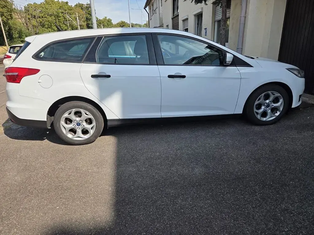 Gebraucht Ford Focus Business Edition 101 PS (74 kW) 2016 Weiß Limousine