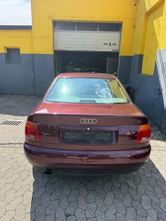 Gebraucht Audi A4 101 PS (74 kW) 1996 Rot Limousine