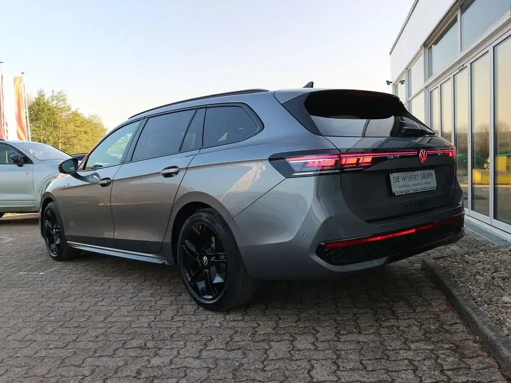 Gebraucht VW Passat Pro 150 PS (110 kW) 2026 Diabasgrau metallic Kombi