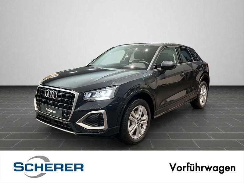 Manhattangrau metallic (metallic) Gebraucht 2025 Audi Q2 Advanced Plus SUV | 32.785 € (Fairer Preis) - Bild 1/4