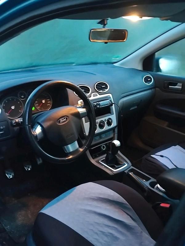 Gebraucht Ford Focus 101 PS (74 kW) 2005 Blau Kleinwagen