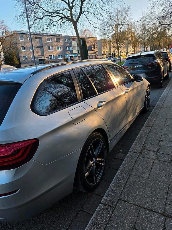 Gebraucht BMW 520 190 PS (139 kW) 2017 Silber Kombi