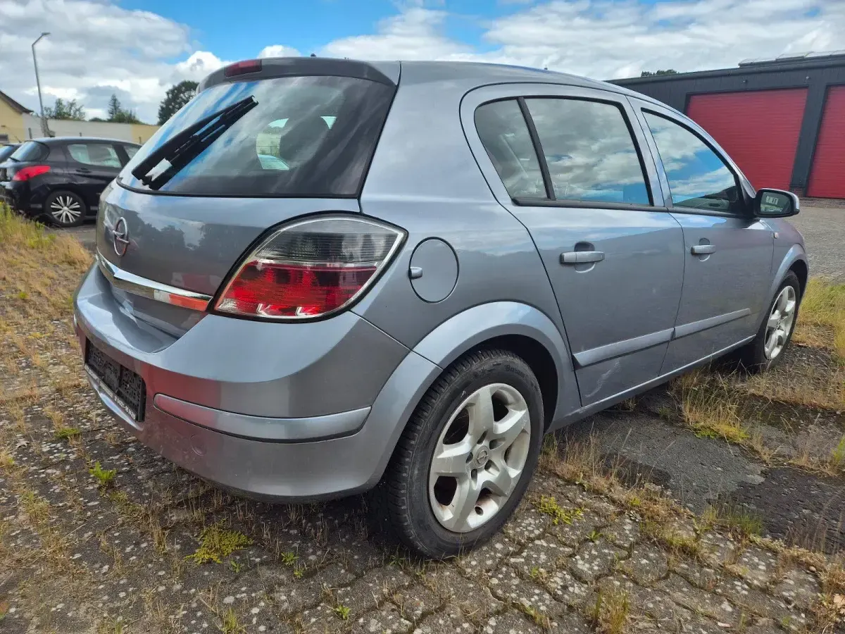 Gebraucht Opel Astra 90 PS (66 kW) 2008 Grau Limousine