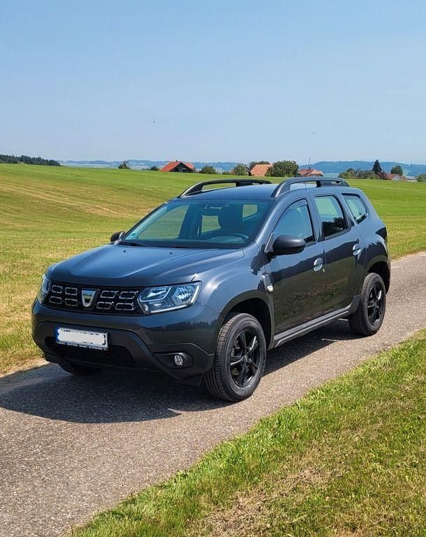 Grau Gebraucht 2022 Dacia Duster Essentiel SUV | 12.900 € (Superpreis) - Bild 1/4