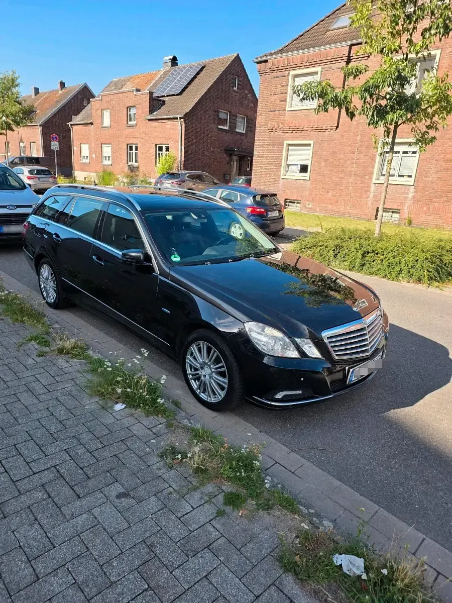 Gebraucht Mercedes E250 204 PS (150 kW) 2010 Schwarz Kombi