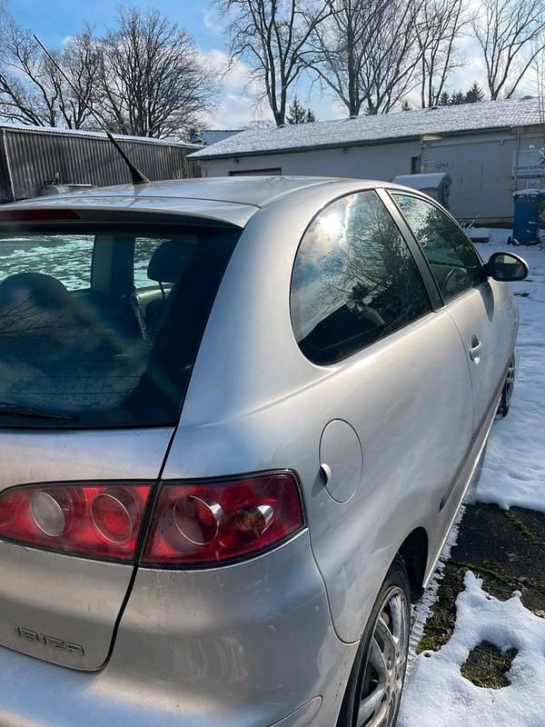 Gebraucht Seat Ibiza 64 PS (47 kW) 2003 Silber Kleinwagen