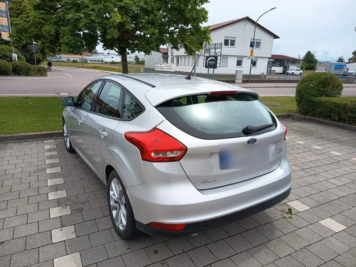 Gebraucht Ford Focus Trend 120 PS (88 kW) 2015 Silber Limousine