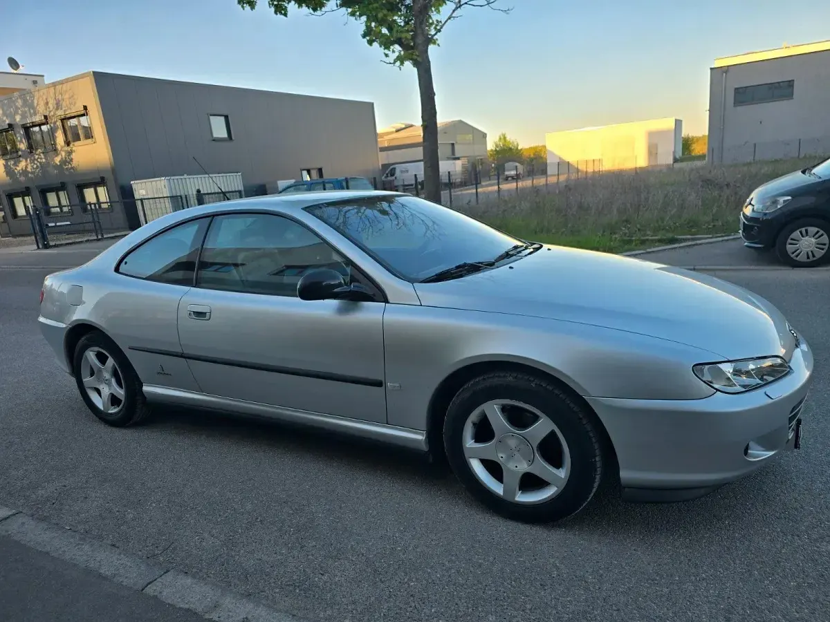 Gebraucht Peugeot 406 Coupe 133 PS (97 kW) 2004 Silber Coupé