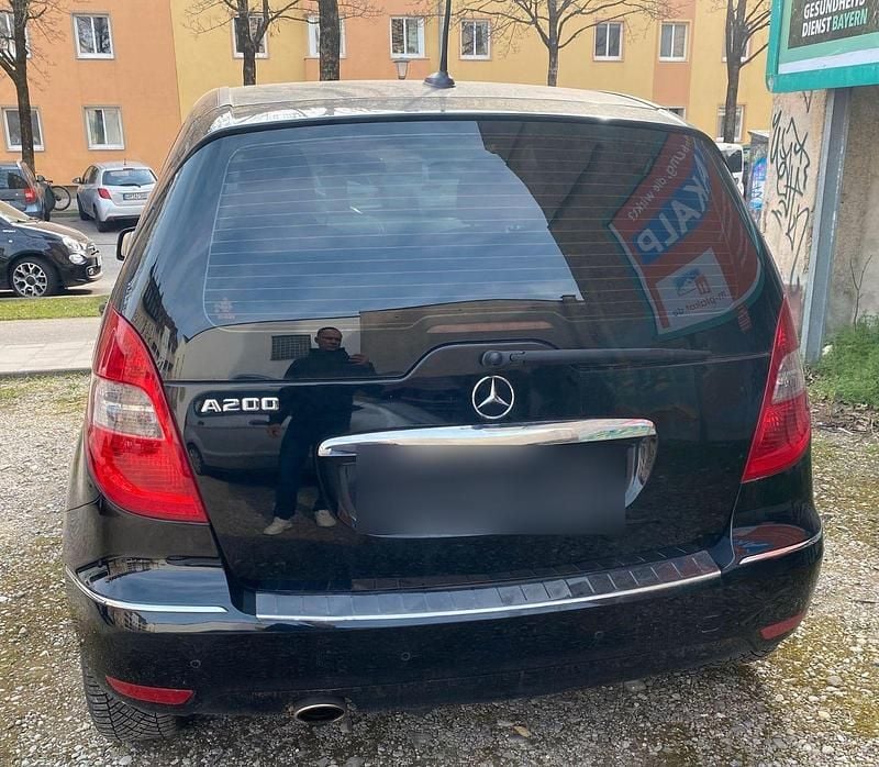 Gebraucht Mercedes A200 Elegance 136 PS (100 kW) 2011 Schwarz Van / Kleinbus