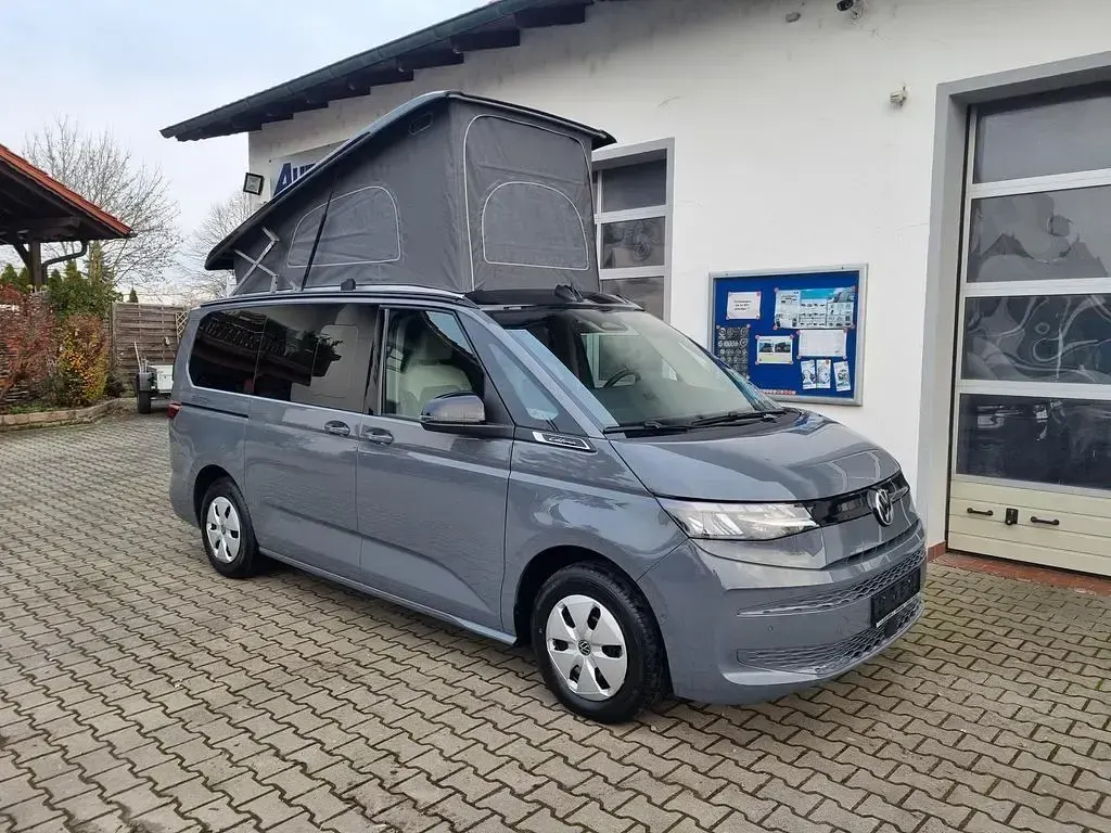 Neu VW California Beach 150 PS (110 kW) 2026 Grau Van