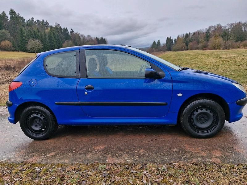 Gebraucht Peugeot 206 60 PS (44 kW) 2003 Blau Kleinwagen