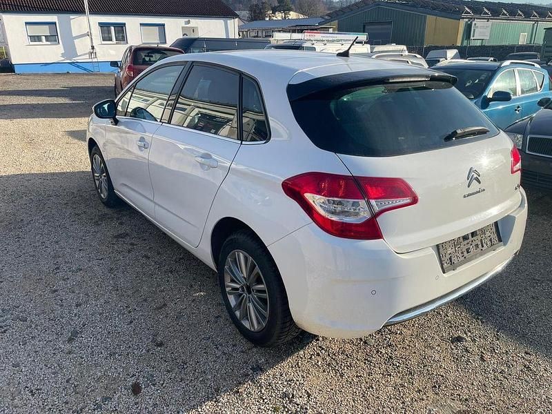 Gebraucht Citroën C4 SELECTION 92 PS (67 kW) 2013 Weiß Limousine