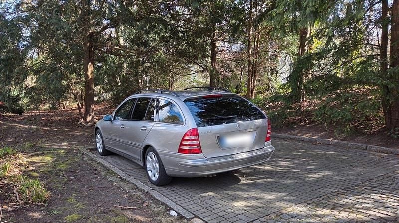 Gebraucht Mercedes C220 Elegance 150 PS (110 kW) 2007 Silber Kombi