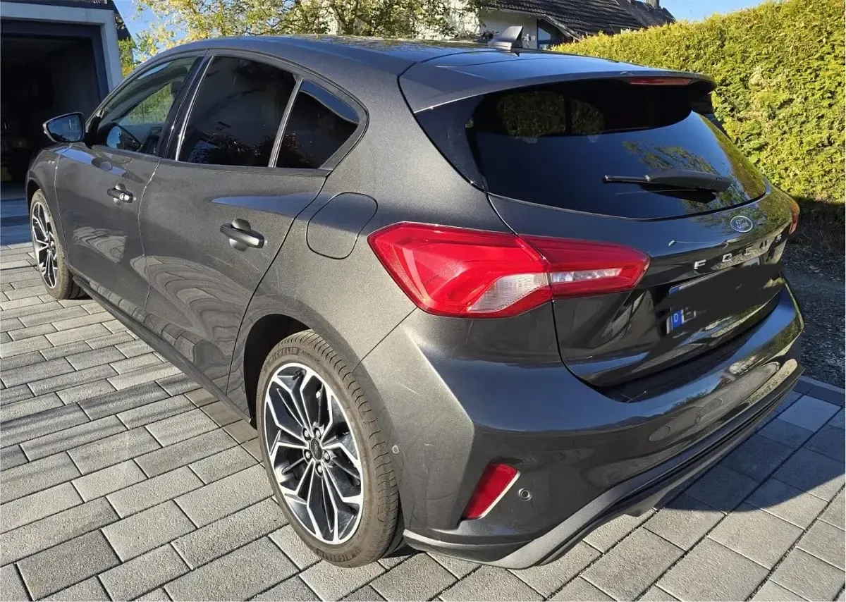 Gebraucht Ford Focus ST-Line 150 PS (110 kW) 2019 Grau Limousine