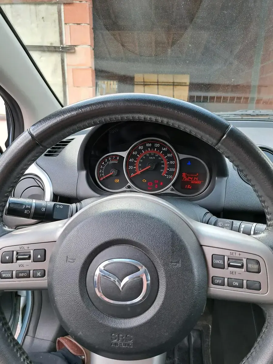 Gebraucht Mazda 2 Sports-Line 103 PS (75 kW) 2010 Silber Kleinwagen