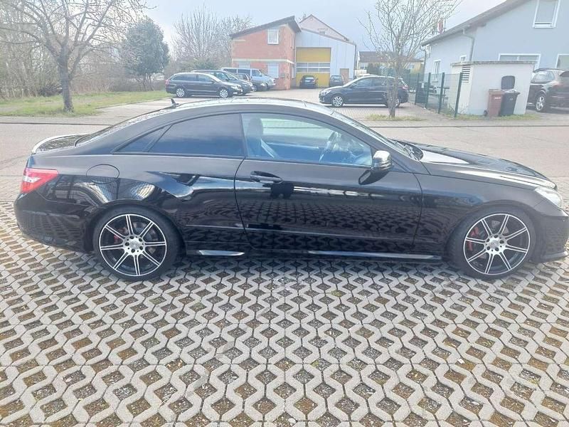 Używany Mercedes E350 AMG 265 KM (194 kW) 2011 Czarny Coupe