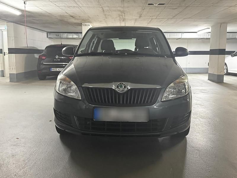 Andere farben Gebraucht 2011 Skoda Fabia Kleinwagen | 2.999 € (Fairer Preis) - Bild 1/4