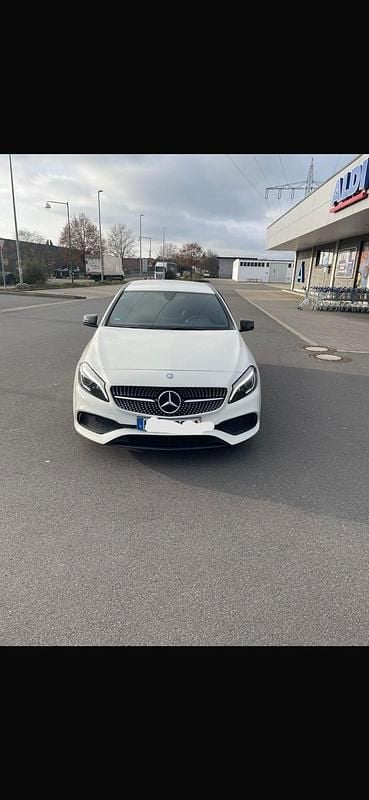 Weiß Gebraucht 2017 Mercedes A160 Limousine | 12.500 € (Teuer) - Bild 1/4
