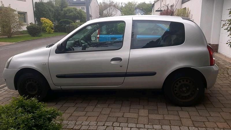 Gebraucht Renault Clio II Campus 58 PS (42 kW) 2007 Silber Kleinwagen