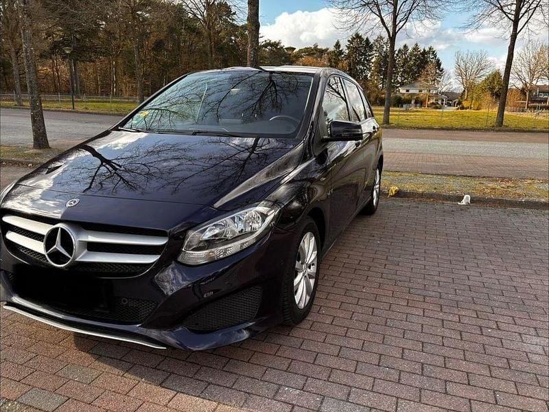 Gebraucht Mercedes B220 177 PS (130 kW) 2017 Blau Van / Kleinbus