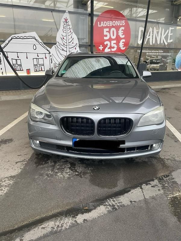 Grau Gebraucht 2009 BMW 730 Limousine | 7.950 € (Fairer Preis) - Bild 1/4