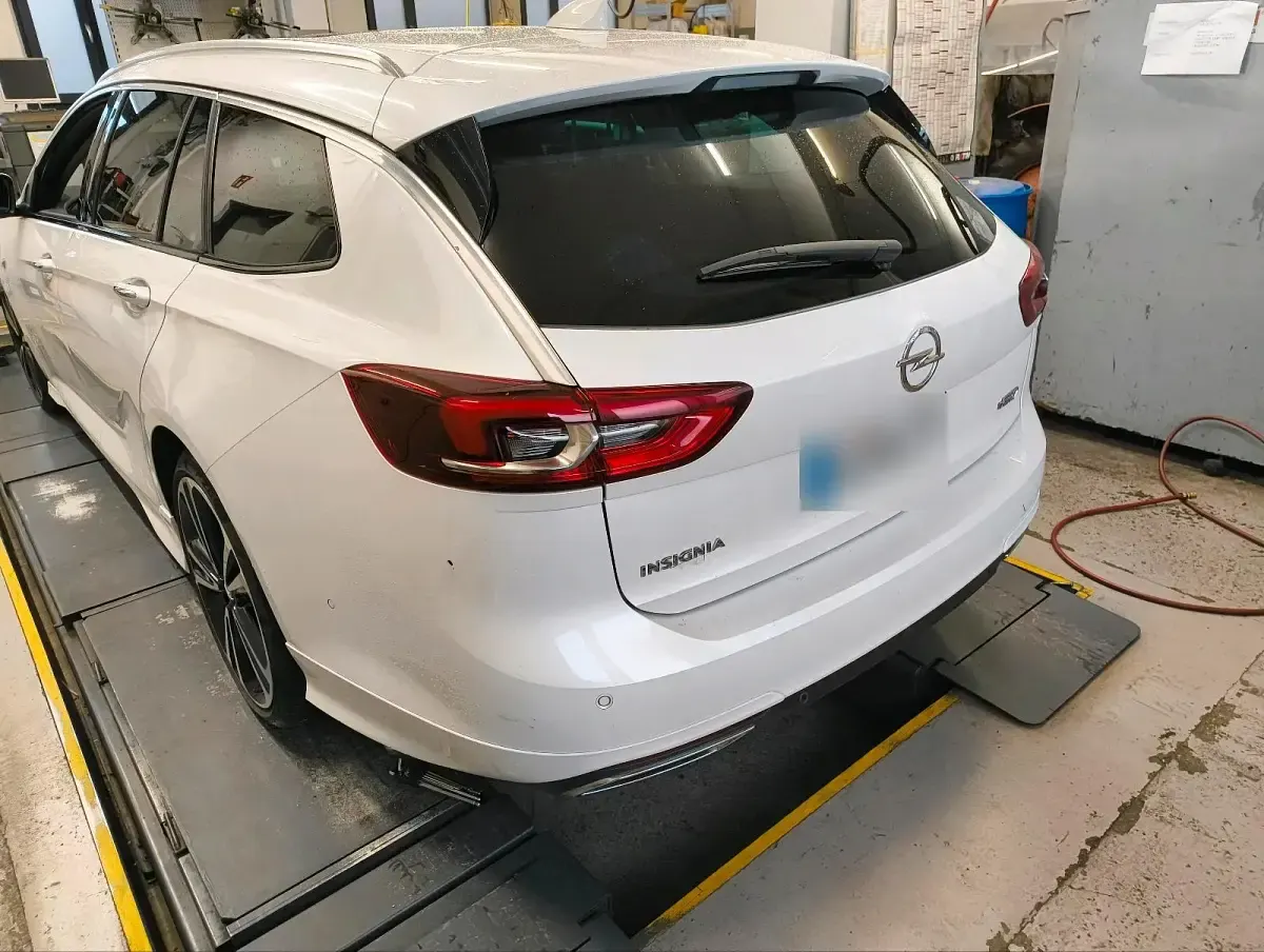 Gebraucht Opel Insignia 260 PS (191 kW) 2018 Weiß Kombi