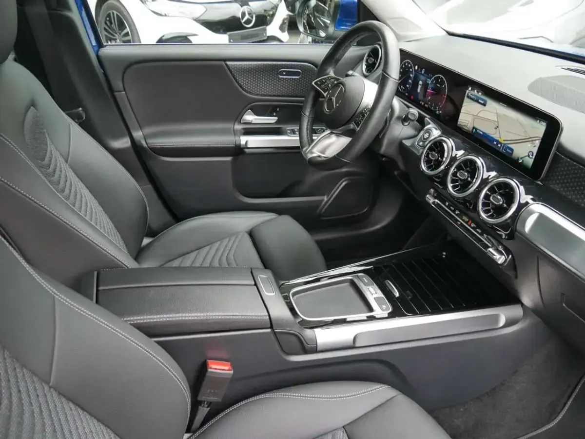 Gebraucht Mercedes GLB220 Progressive 190 PS (139 kW) 2025 Blau metalliclack spektralblau SUV