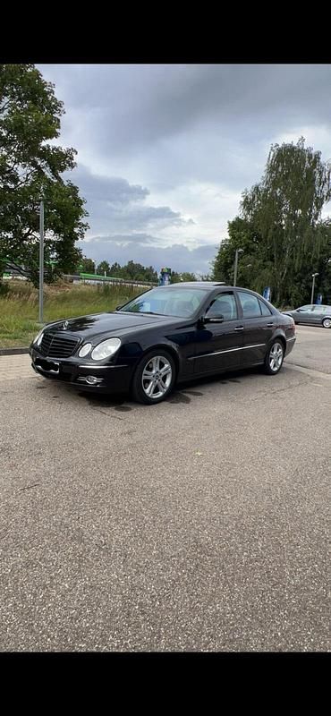 Schwarz Gebraucht 2009 Mercedes E220 Avantgarde Limousine | 6.700 € (Superpreis) - Bild 1/4