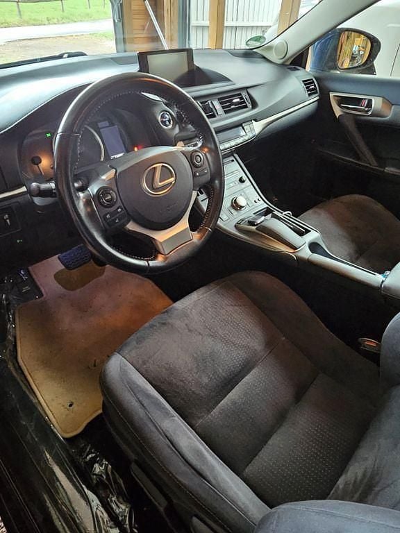 Gebraucht Lexus CT200h 136 PS (100 kW) 2017 Blau Limousine