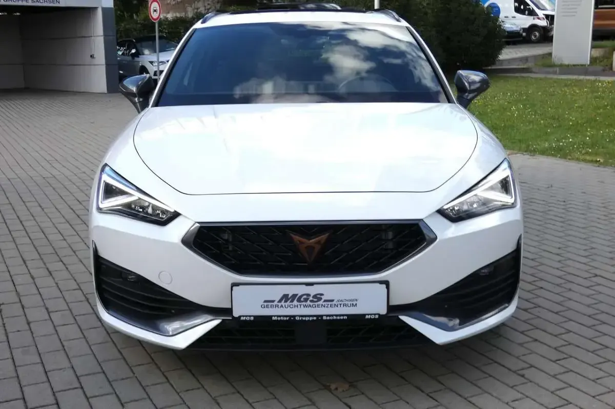 Używany Cupra Leon VZ 310 KM (228 kW) 2022 Biały Kombi