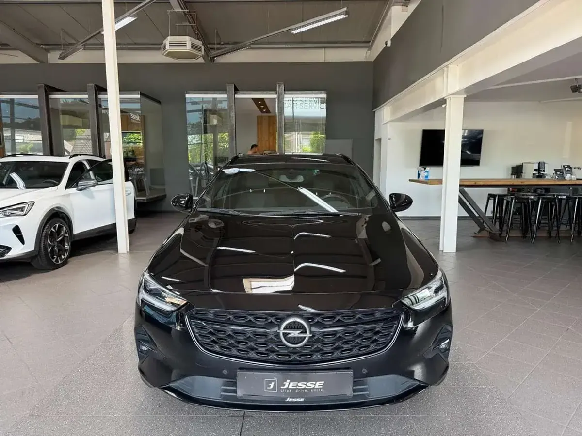 Gebraucht Opel Insignia Ultimate 174 PS (127 kW) 2023 Diamant schwarz/karbon schwarz (metallic) Kombi
