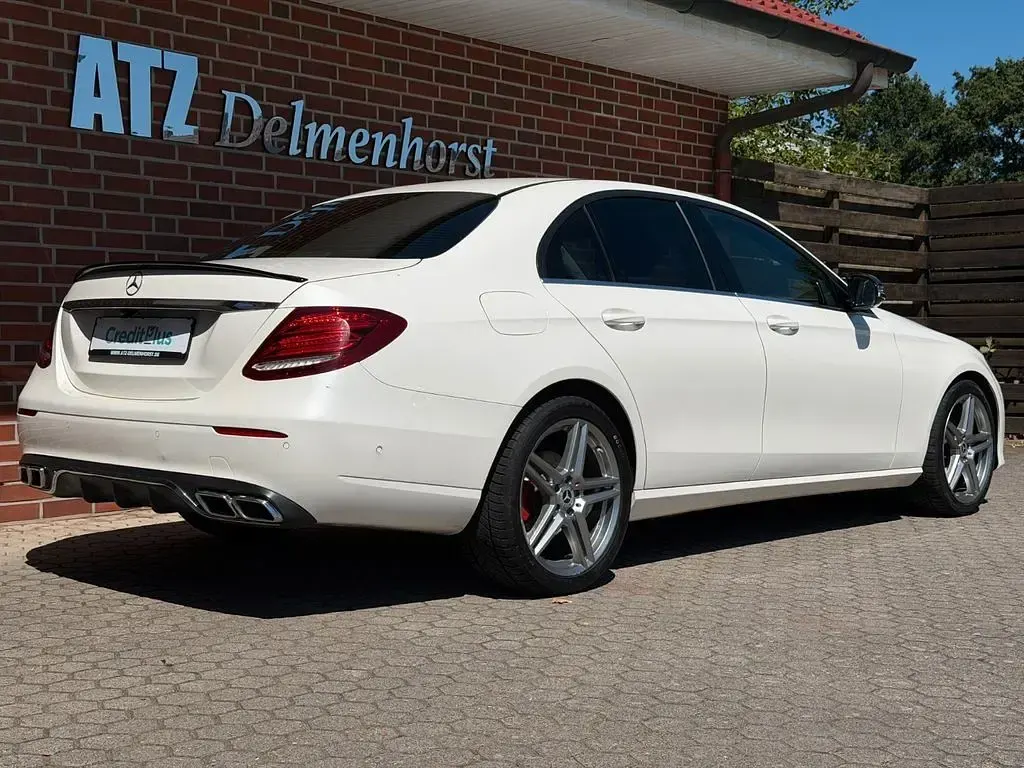 Gebraucht Mercedes E220 194 PS (142 kW) 2020 Weiß Limousine