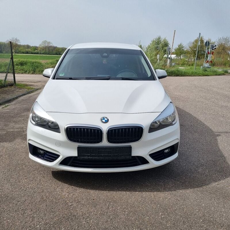 Weiß Gebraucht 2015 BMW 220 Sport Line Kombi | 12.990 € (Fairer Preis) - Bild 1/4