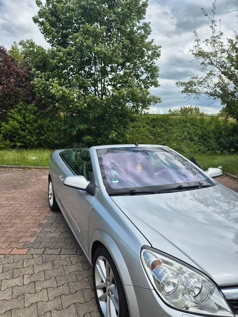 Gebraucht Opel Astra 140 PS (102 kW) 2008 Silber Cabrio