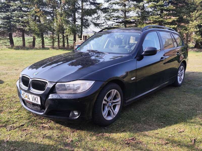 Schwarz Gebraucht 2010 BMW 320 Kombi | 5.700 € (Etwas zu teuer) - Bild 1/4