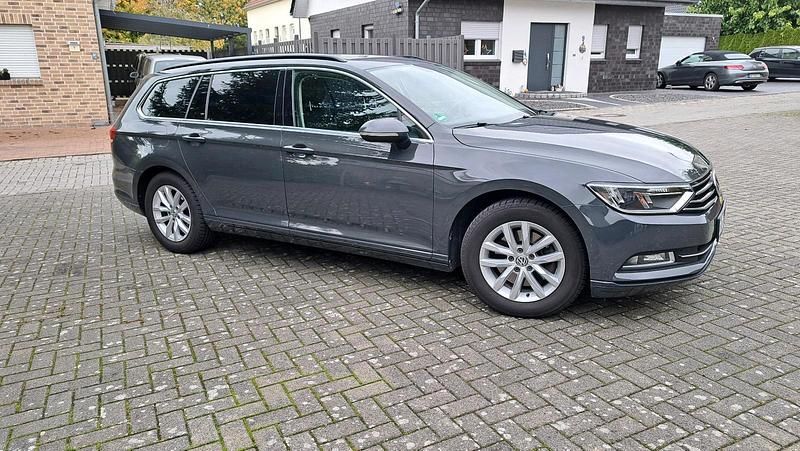 Grau Gebraucht 2016 VW Passat Kombi | 13.600 € (Fairer Preis) - Bild 1/4