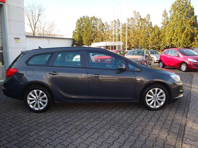 Gebraucht Opel Astra Active 120 PS (88 kW) 2013 Plat.anthr./rogrey/0j:silbergr Kombi