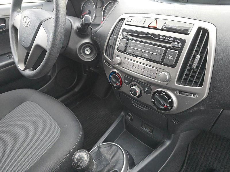 Gebraucht Hyundai i20 Trend 86 PS (63 kW) 2015 Rot Kleinwagen