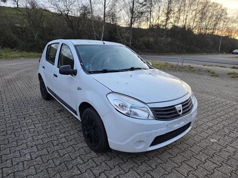 Gebraucht Dacia Sandero 75 PS (55 kW) 2010 Weiß Limousine