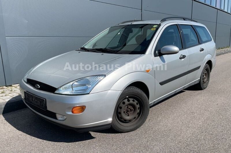 Silber Gebraucht 2001 Ford Focus Futura Kombi | 1.500 € (Guter Preis) - Bild 1/4