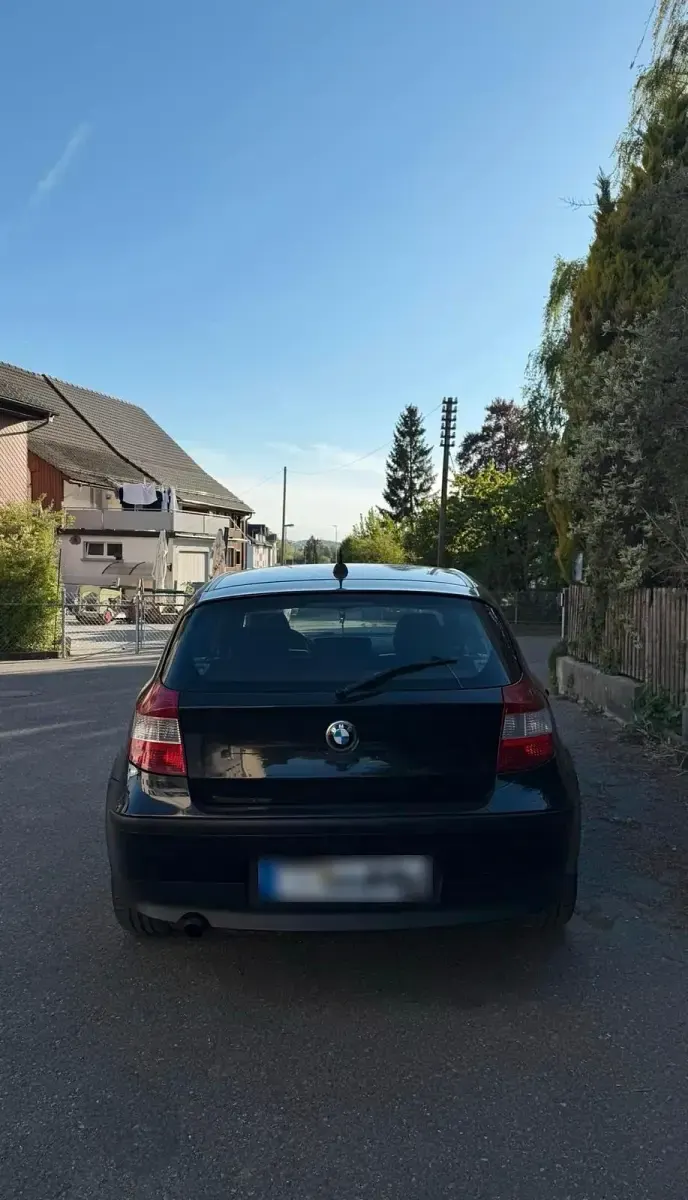 Gebraucht BMW 116 116 PS (85 kW) 2005 Schwarz Kleinwagen