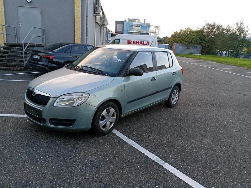 Grün Gebraucht 2009 Skoda Fabia Limousine | 999 € (Superpreis) - Bild 1/4