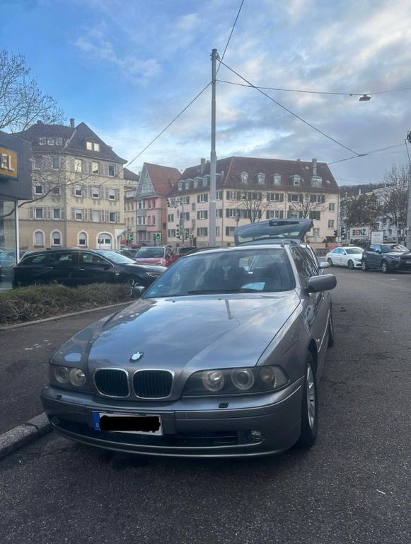Grau Gebraucht 2001 BMW 520 Sport Line Kombi | 2.600 € (Fairer Preis) - Bild 1/4