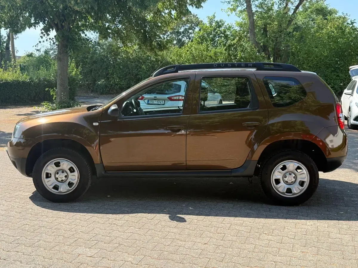 Gebraucht Dacia Duster Lauréate 125 PS (91 kW) 2015 Gold SUV