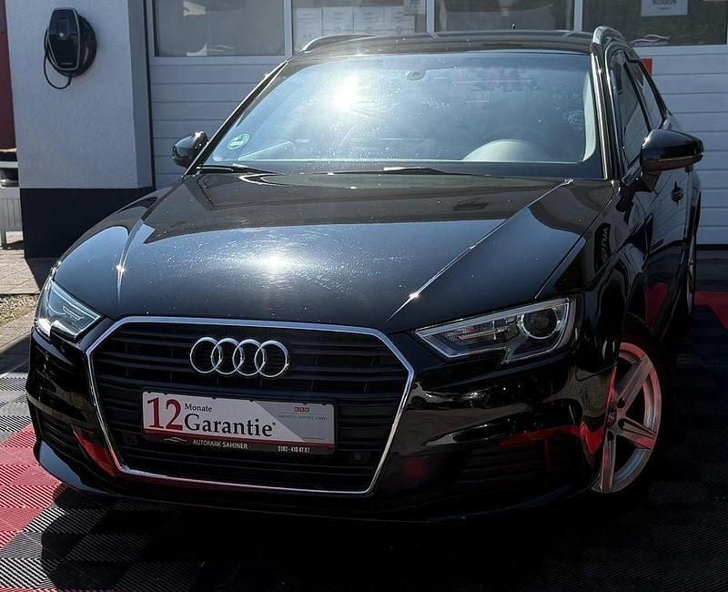 Schwarz Gebraucht 2017 Audi A3 Sportback Comfort Limousine | 11.749 € (Superpreis) - Bild 1/4