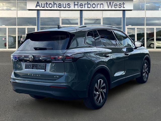 Gebraucht VW Tiguan Life 150 PS (110 kW) 2025 Gruen SUV